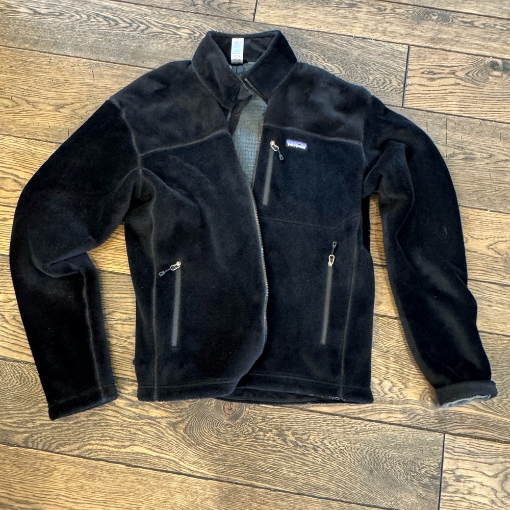Patagonia black men’s windproof fleece jacket, size L